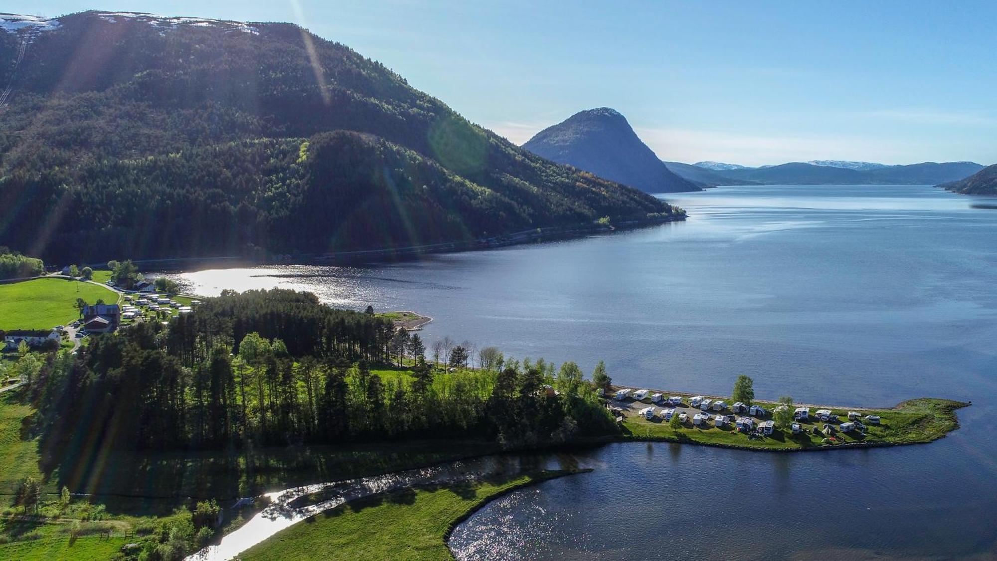 Fugelvagen, Cabins And Glamping Alvund Екстериор снимка