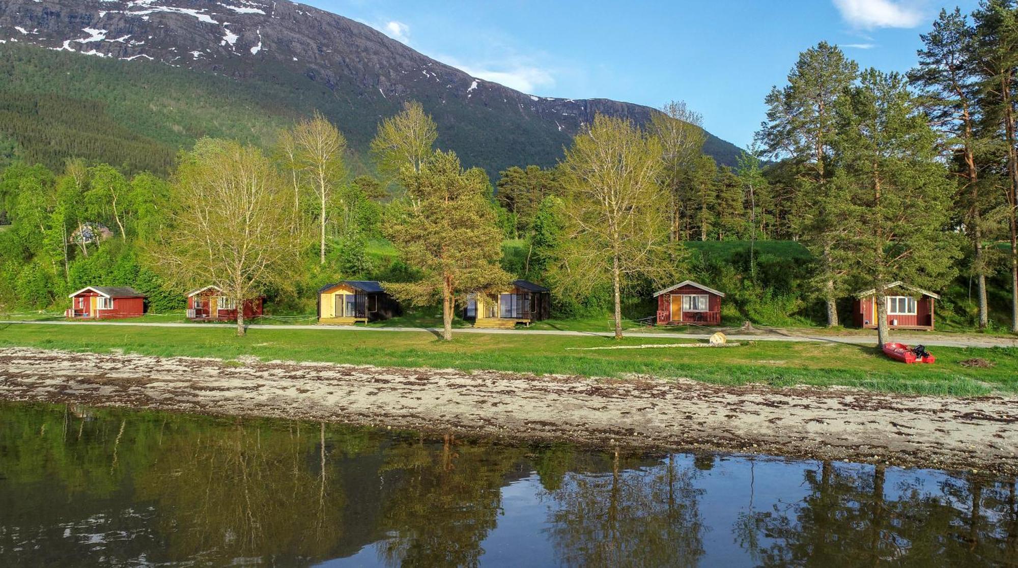 Fugelvagen, Cabins And Glamping Alvund Екстериор снимка